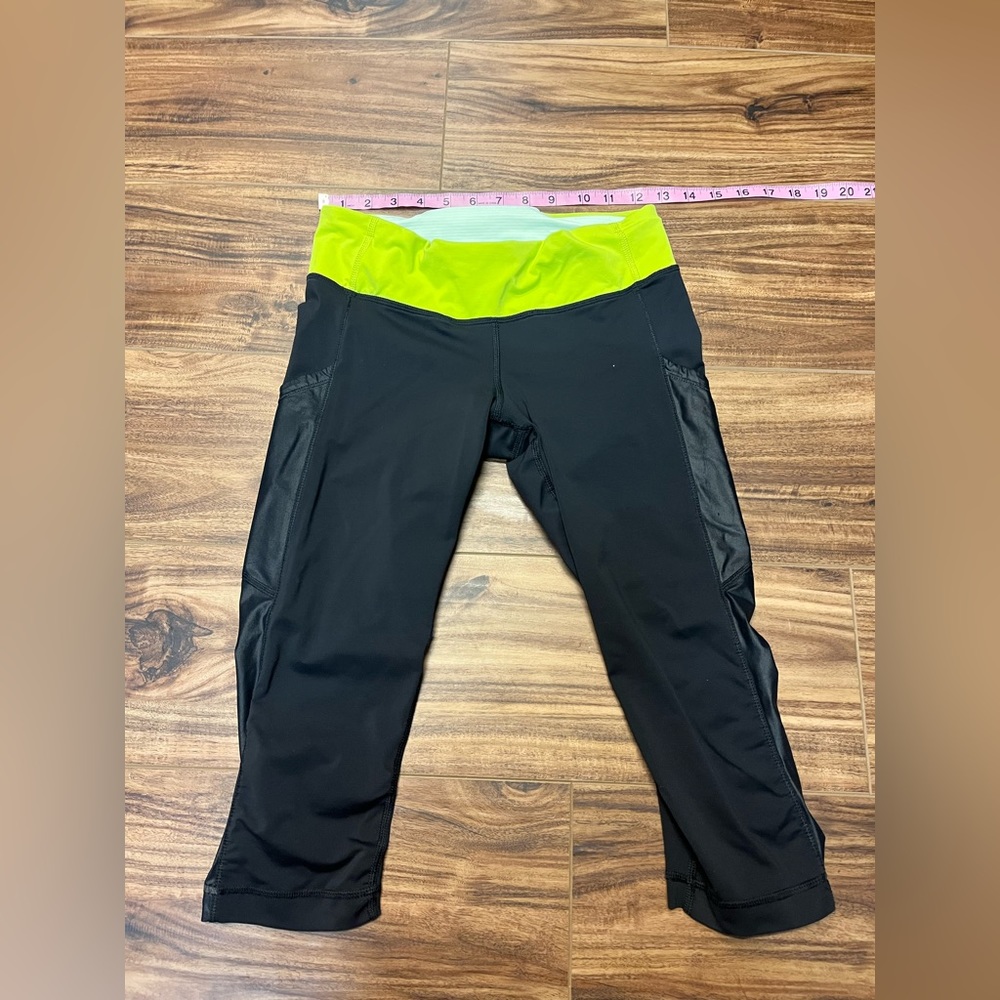 - - Lululemon size 6 crop pants